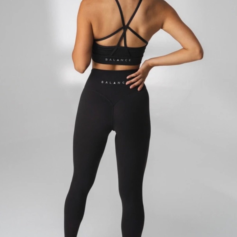 The cloud pant in black with midnight silver logo